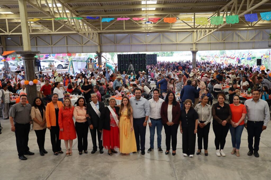 Festejan Adultos Mayores de Colón el "Día de los Abuelos"