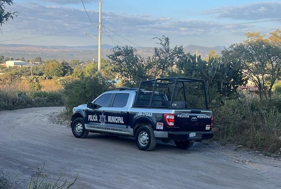 Encuentran cuerpo de hombre con signos de violencia en San Juan del Río