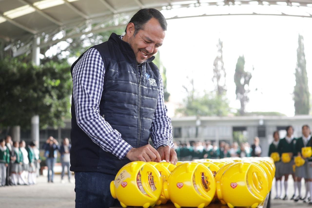 ROBERTO CABRERA PARTICIPA EN LA ENTREGA DE BOTES DE LA CAMPAÑA TELETON 2025