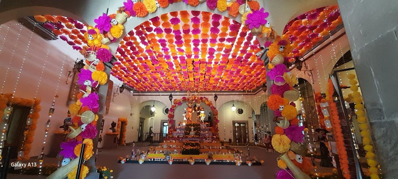 A Octavio S. Mondragón, la Ofrenda de Muertos