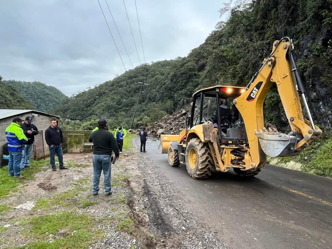 LLUVIAS GENERAN DERRUMBES EN LA SAN JUAN DEL RÍO-XILITLA