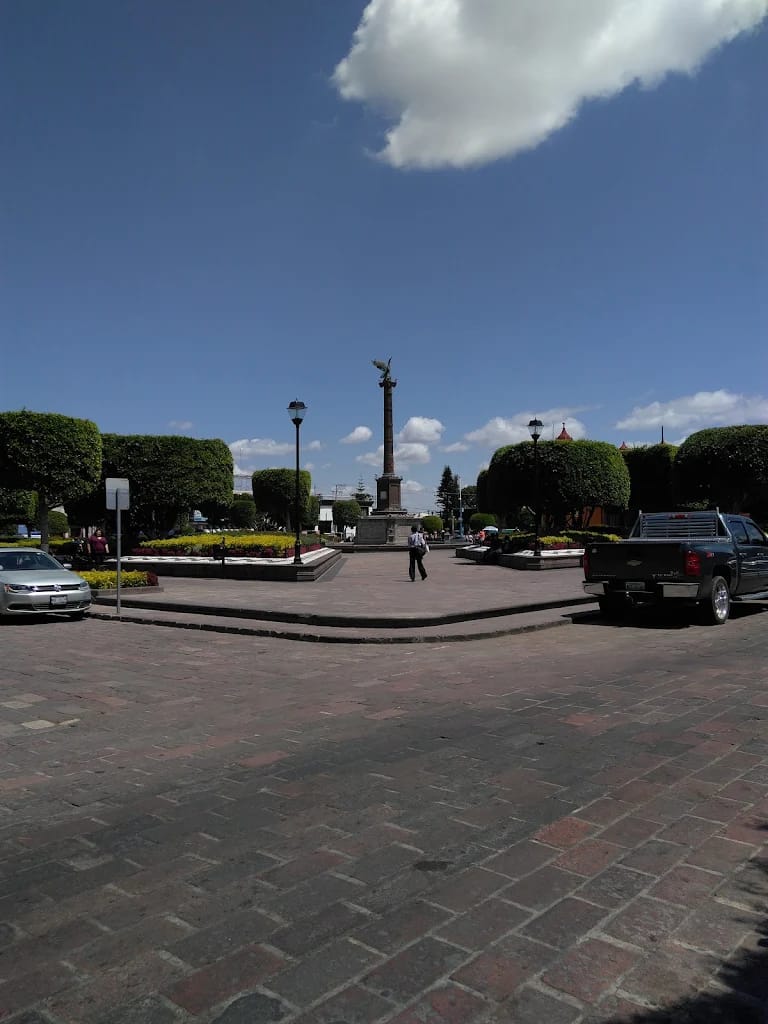 Cabrera ofrece diálogo a comerciantes por supuesto "cobro de piso"