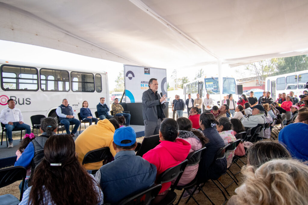 Fortalece Gobernador sistema de transporte para Huimilpan