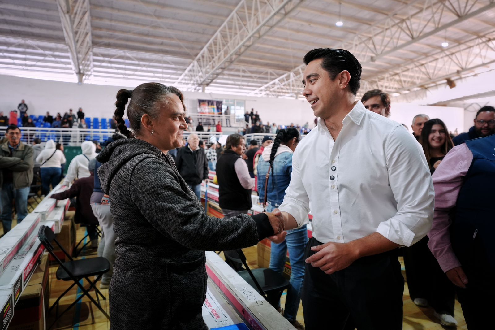 Felifer Macías alcanza meta de 8 Mil Calentadores