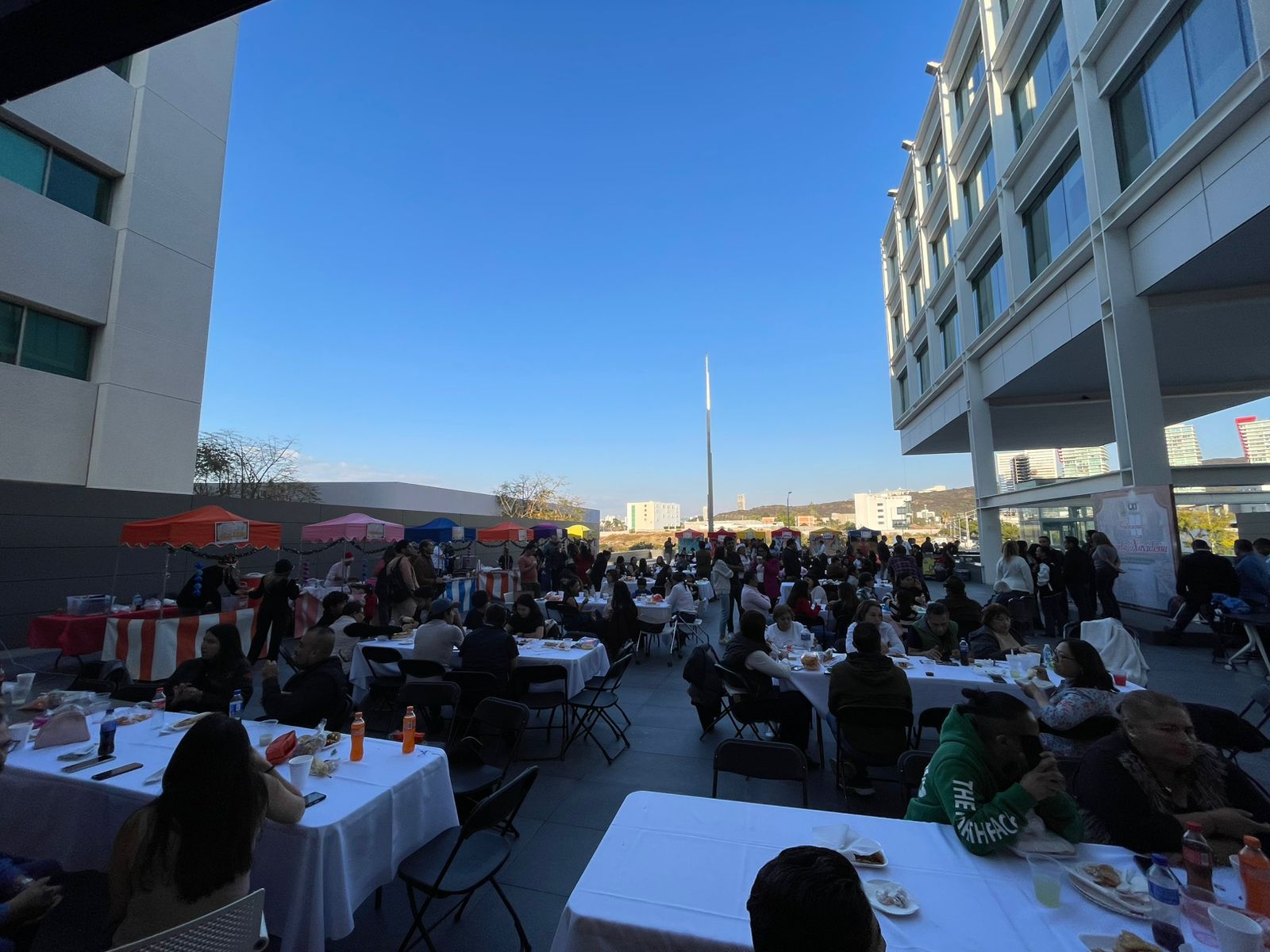 Legislatura celebra posada 2025 tras concluir sesiones ordinarias.