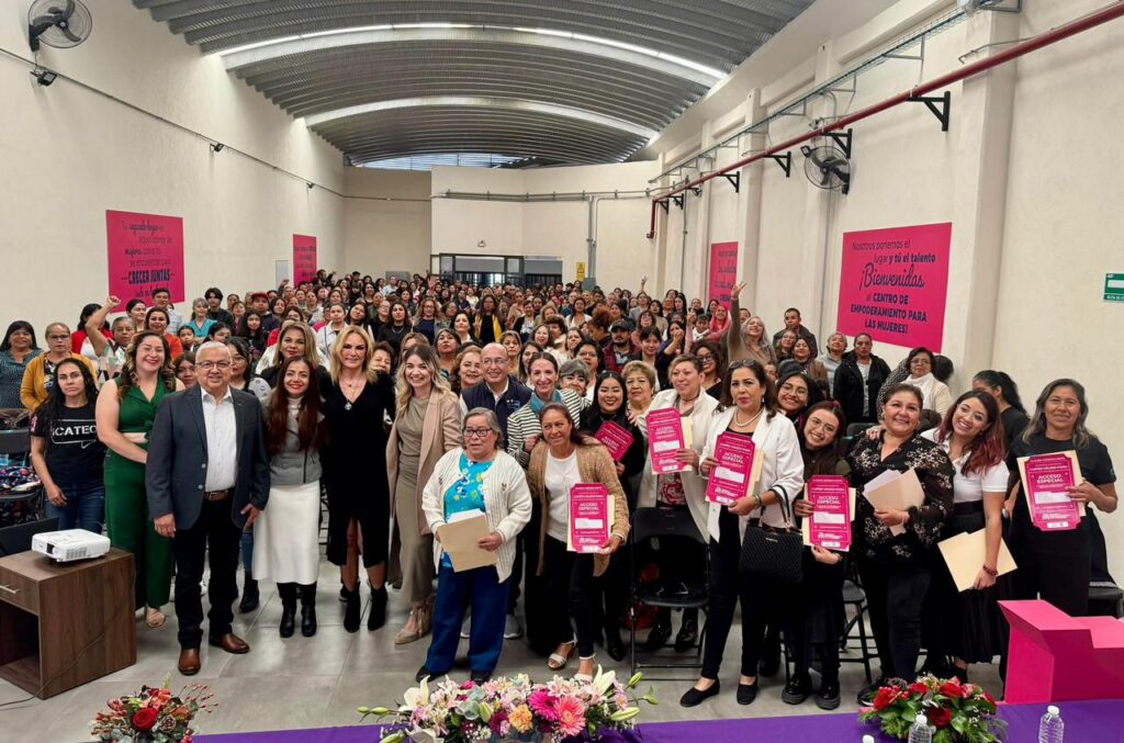 Primera generación del Centro de Empoderamiento para las Mujeres