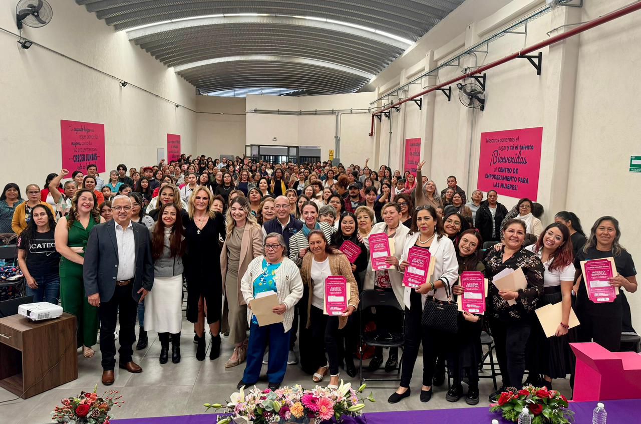 Primera generación del Centro de Empoderamiento para las Mujeres