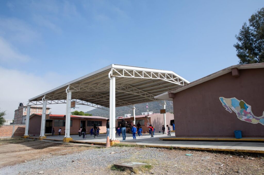 Cabrera Fortalece Educación en Solares Banthí