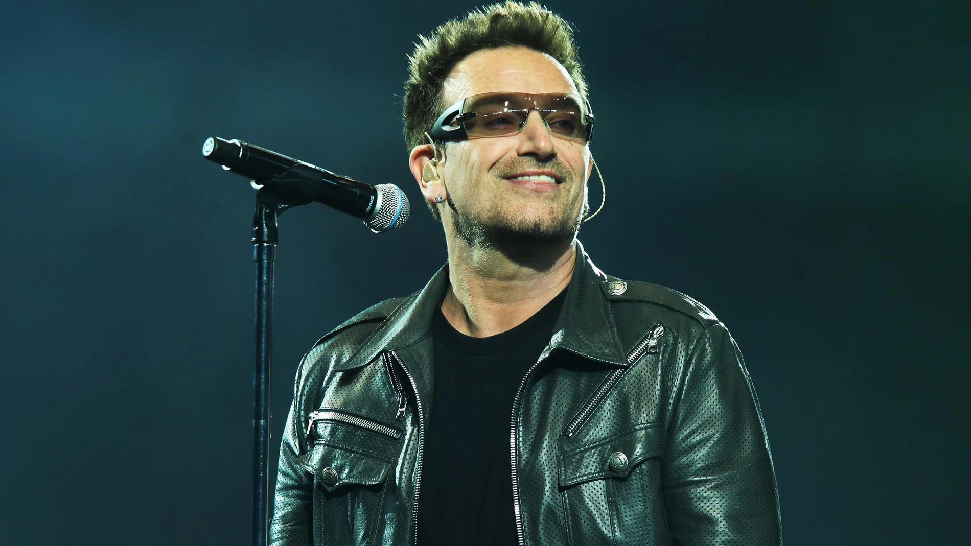 El duelo silencioso de Bono bajo las luces del escenario