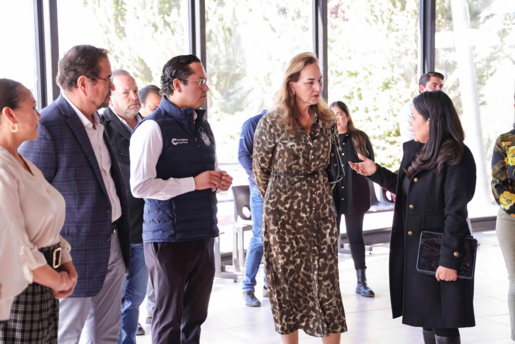 Chepe Guerrero supervisa obras de rehabilitación del DIF Corregidora