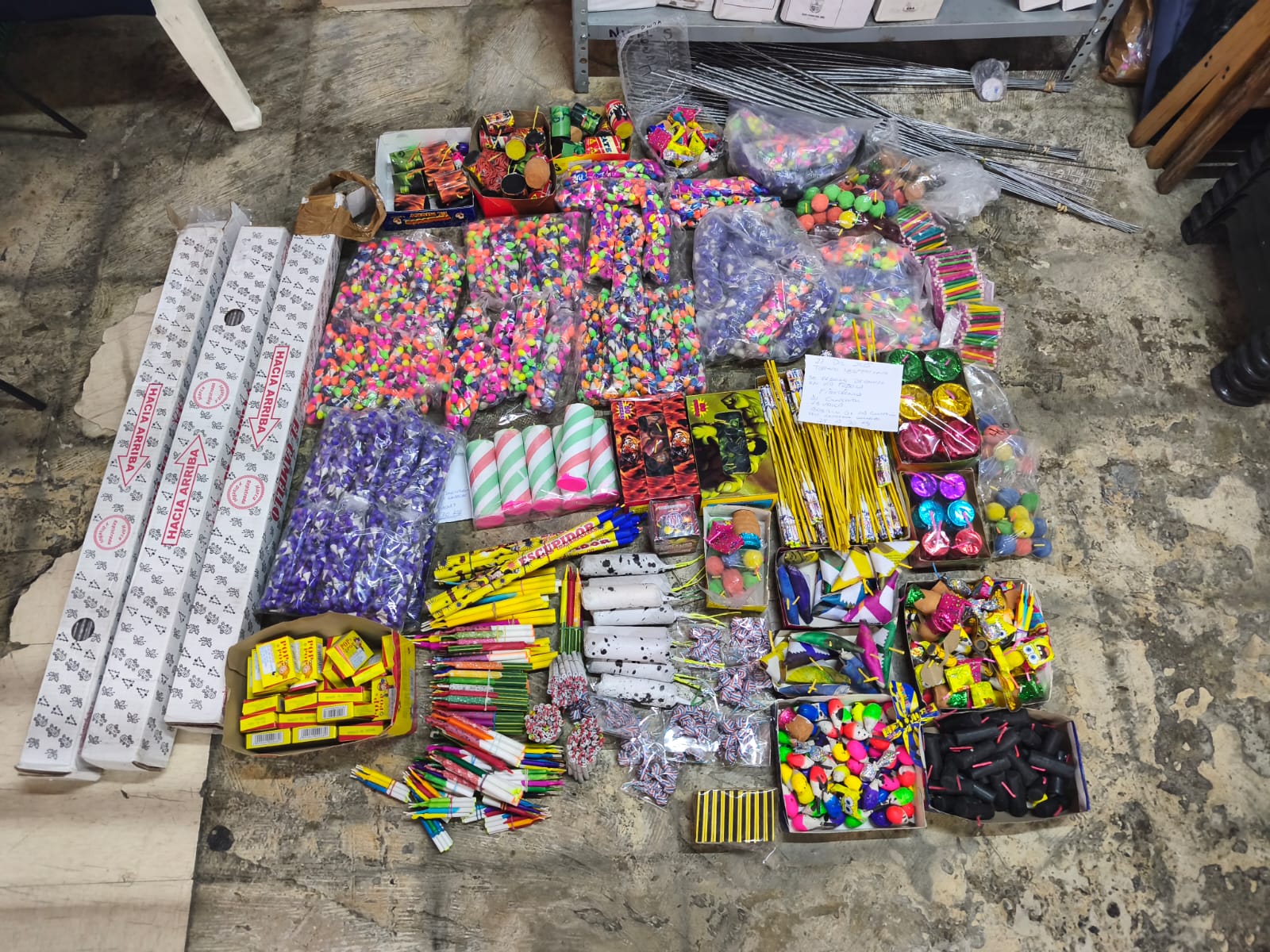 Decomisan casi media tonelada de pirotecnia.