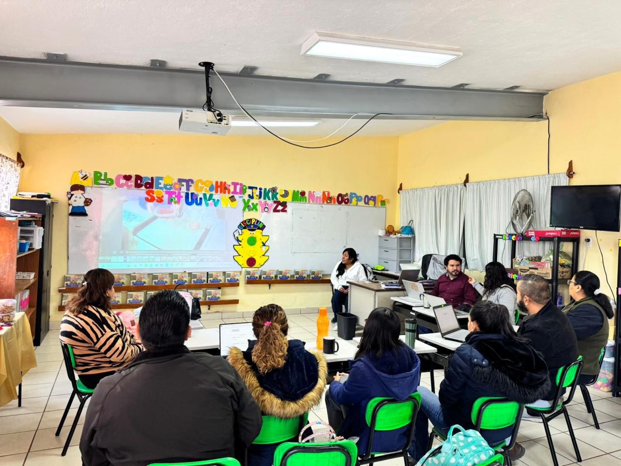 Regresan 18 mil trabajadores de educación básica