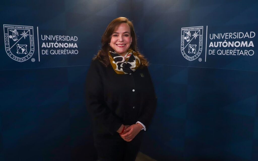 Ubicación destacada para la Rectora de la UAQ