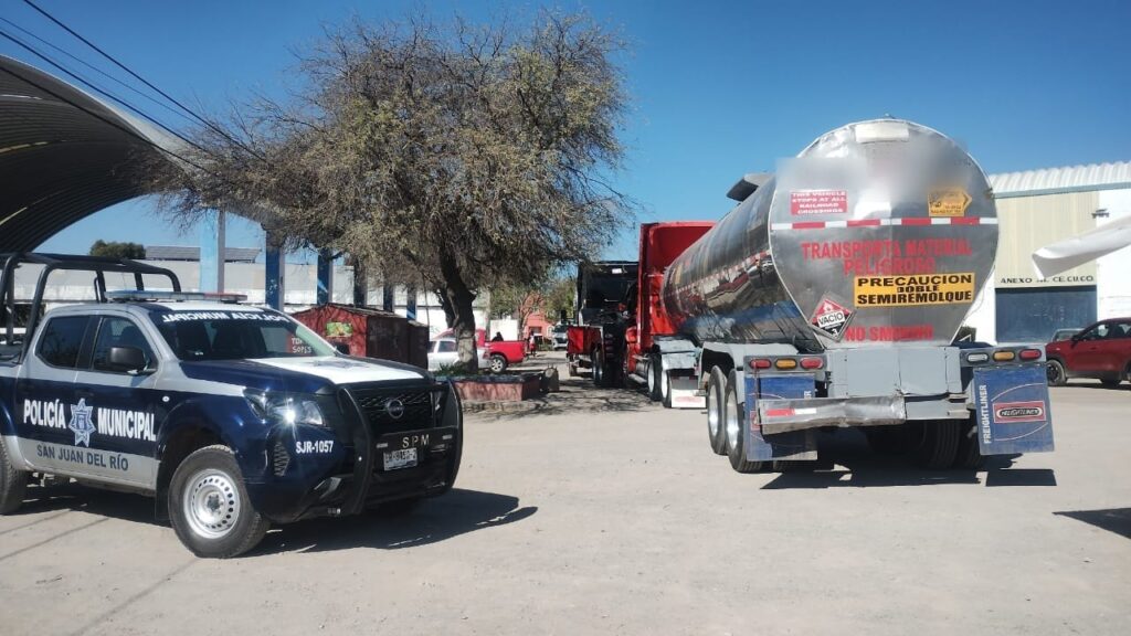 Aseguran 30 mil litros de hidrocarburo en Loma Linda