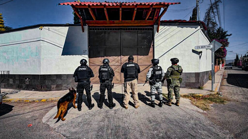 Fiscalía aseguró vehículos de lujo, joyas y dinero tras cateos en SJR