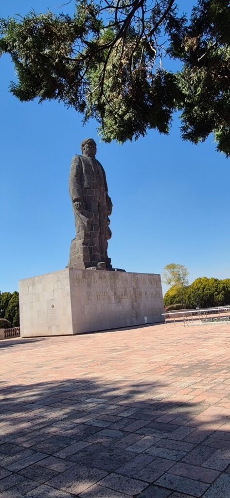 El Monumento a Juárez y el Cerro de las Campanas