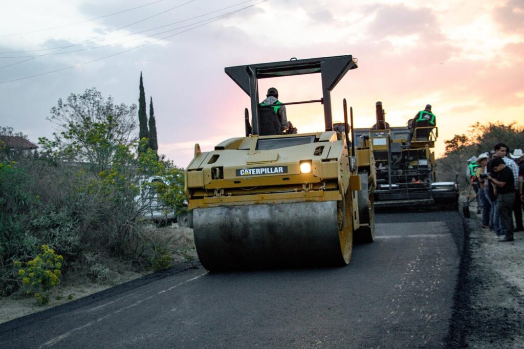 Arranca Beto Nava el asfaltado del acceso a La Purísima