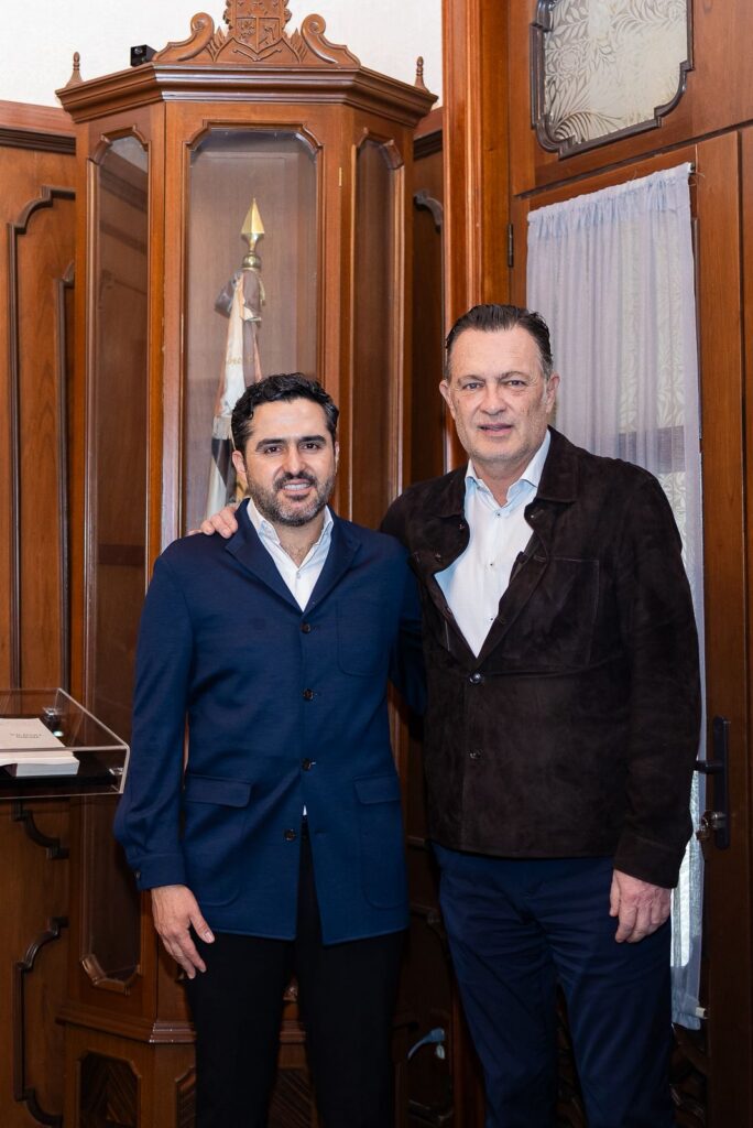 Se reúnen Kuri y A Dorantes.