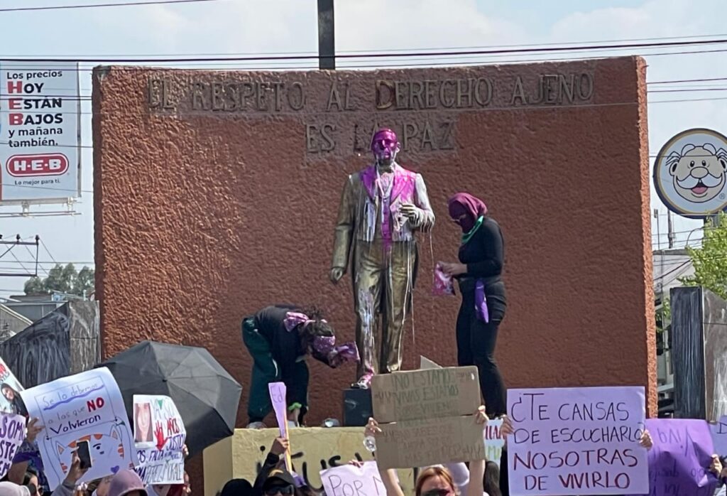 Mujeres marchan en San Juan del Río por el 8M