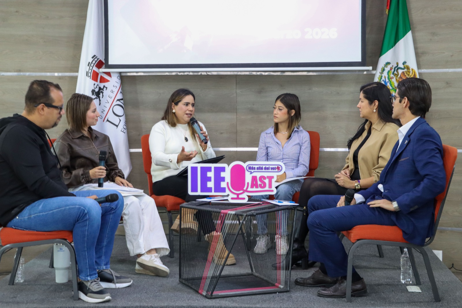 Presentan el podcast “IEEQast: más allá del voto”
