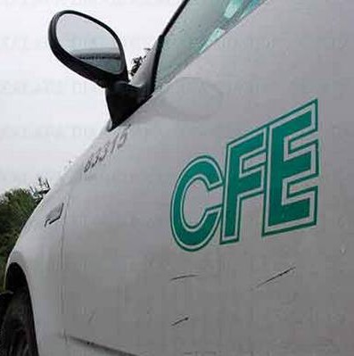 Choque en San Juan del Río deja cuantiosos daños materiales