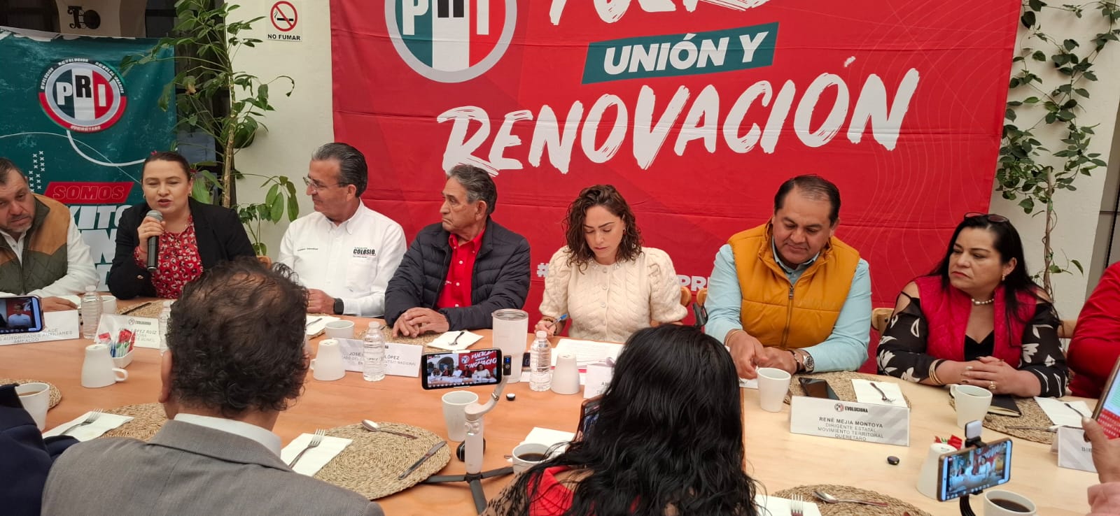 Rueda de prensa del PRI