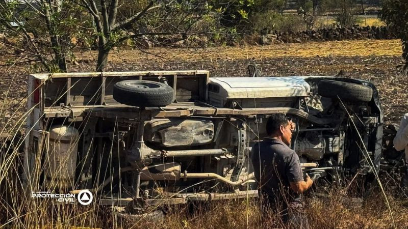 Choque y volcadura en carretera a Huimilpan deja heridos