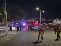 Ataque en pelea de gallos clandestina deja cinco muertos en Corregidora