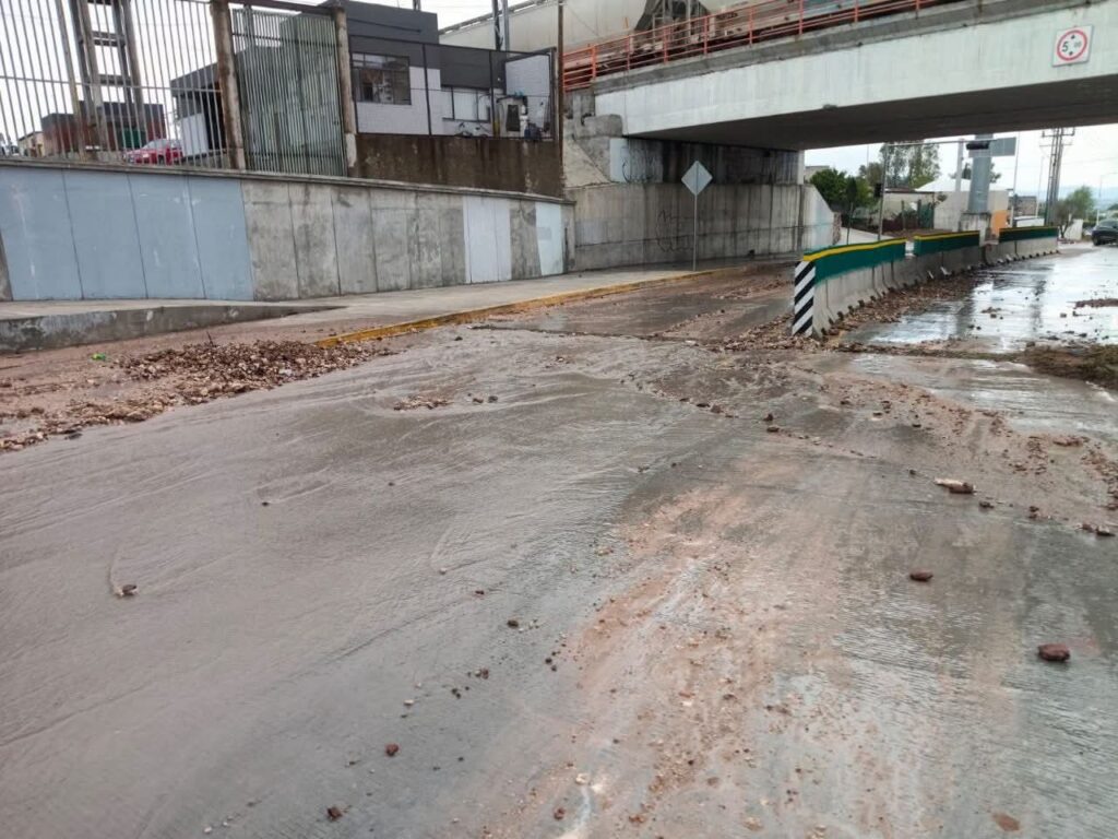 Revisarán obra del Tren tras deslave en Tecnológico