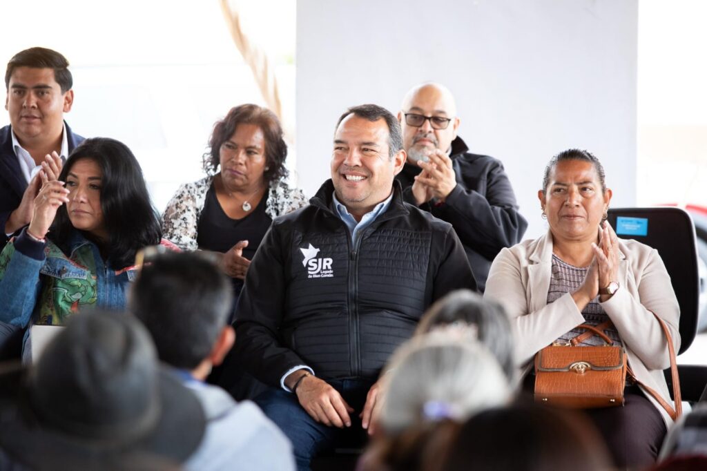 Roberto Cabrera encabeza la firma de 140 escrituras