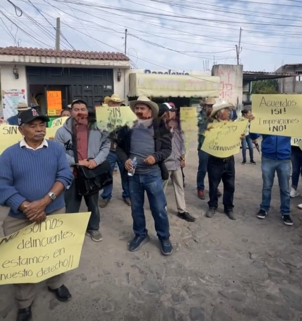 Cierran derechos de paso en El Colorado
