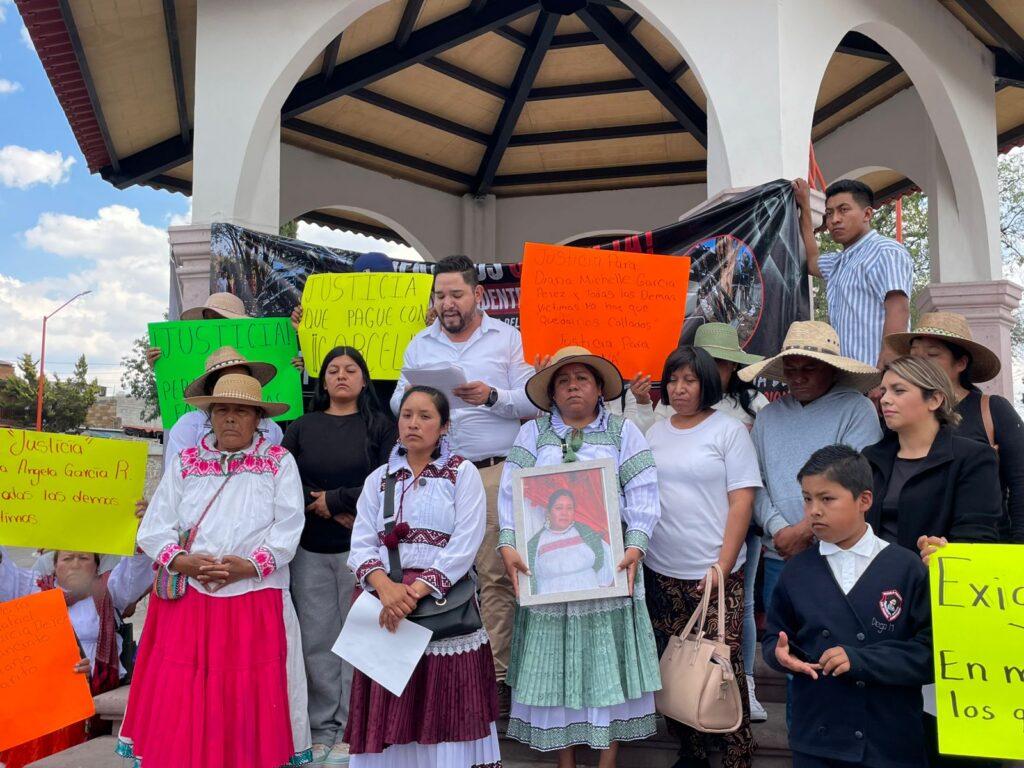 Señalan familias de víctimas deficiencias legales en caso de accidente en Amealco