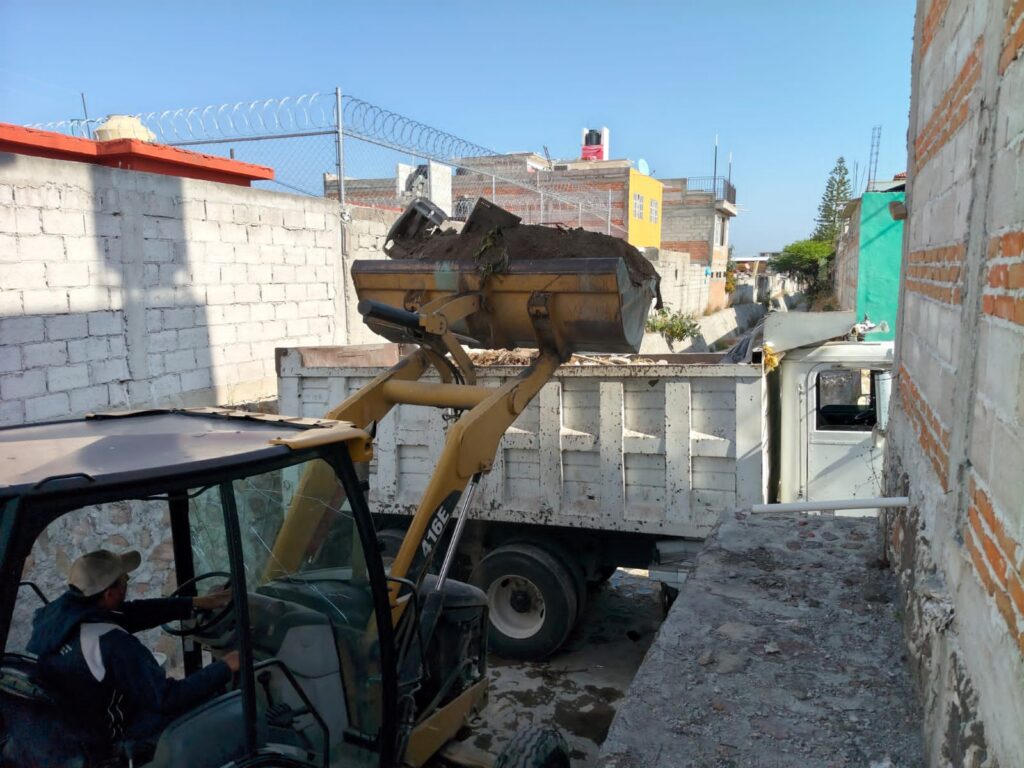 Arranca desazolve y deshierbe en drenes de San Juan del Río