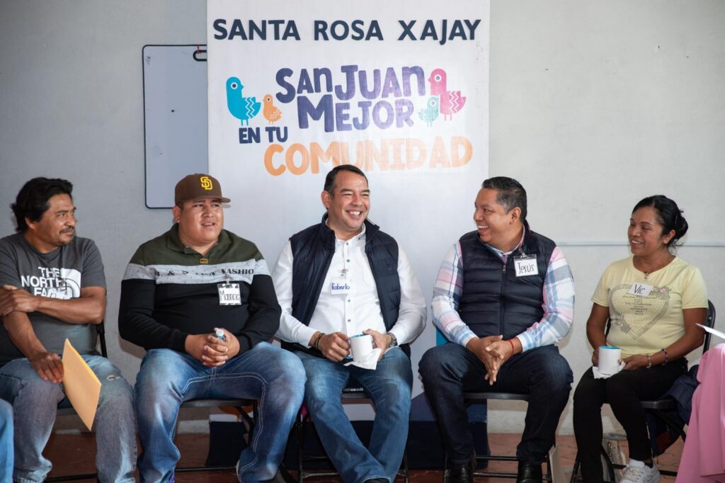 Roberto Cabrera encabeza jornada de servicios en Santa Rosa Xajay