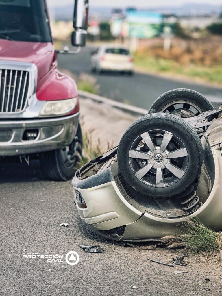Reportan volcadura en Anillo Vial III de El Marqués