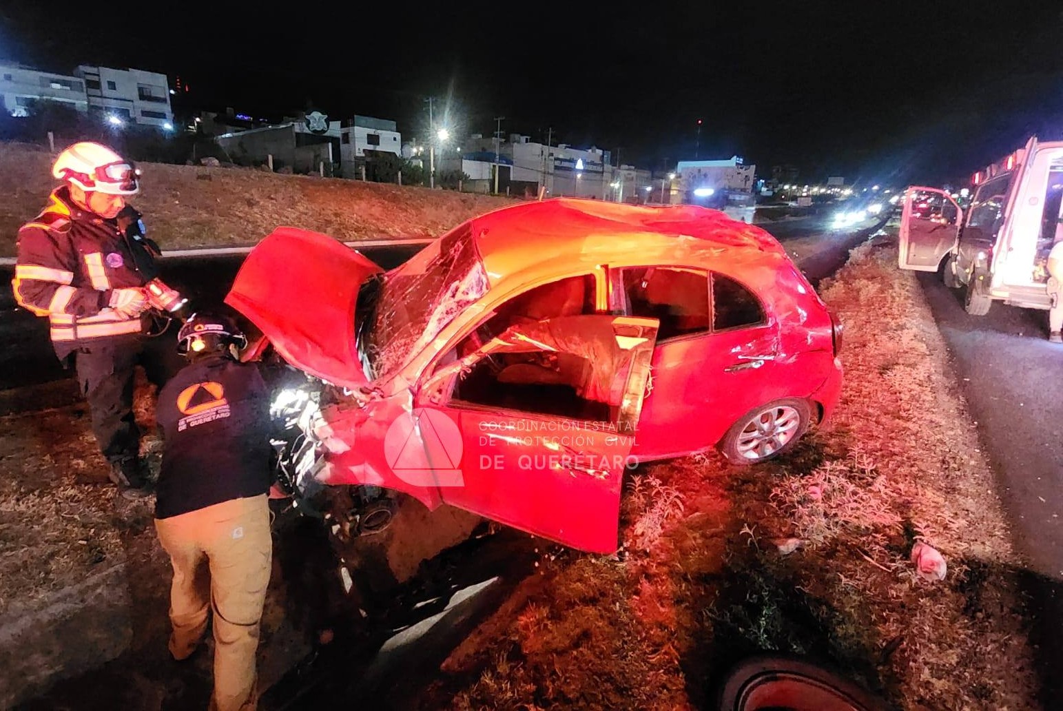 Vuelca vehículo en Libramiento Surponiente de Querétaro