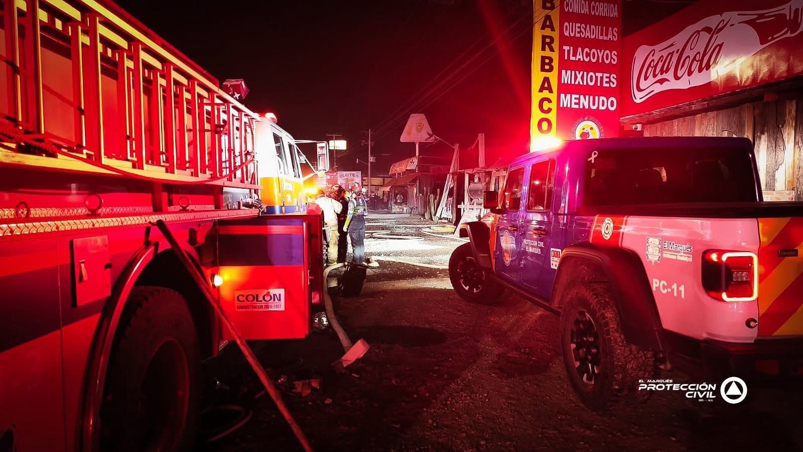 Incendio consume puestos de comida en Colón, Querétaro