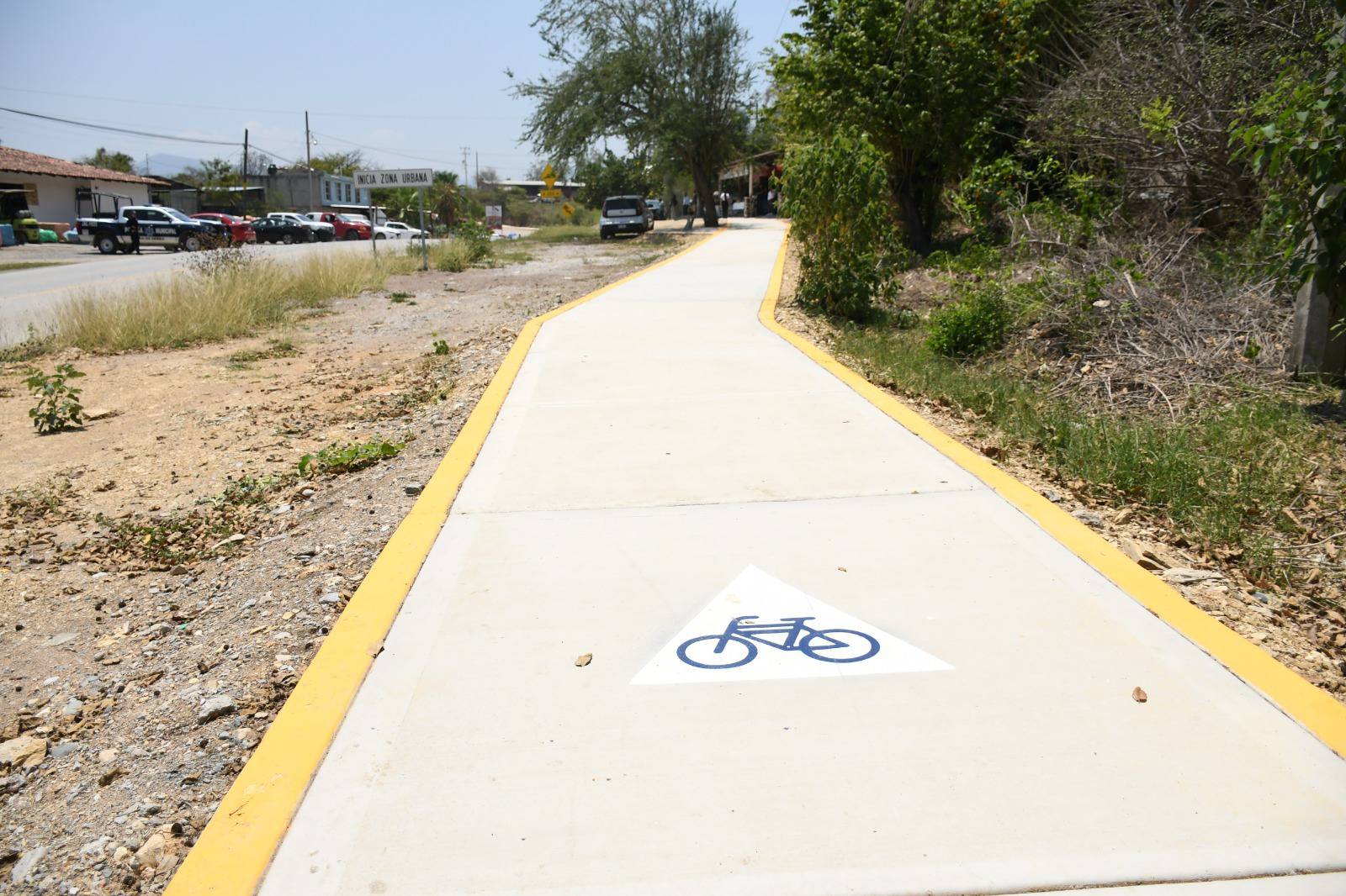 Luis Nava entrega nueva ciclovía en Jalpan de Serra