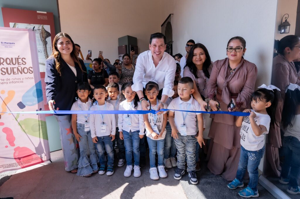 Niños de El Marqués inauguran exposición artística
