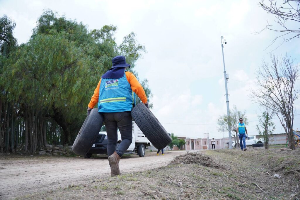 Servicios Públicos en comunidad de Cazadero