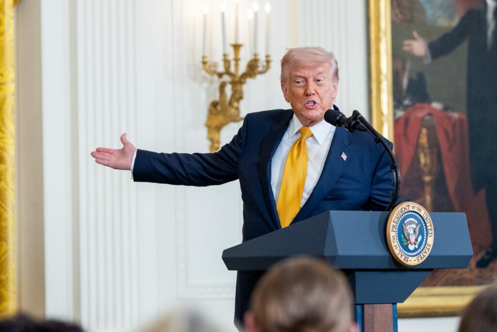 Bloquea Tribunal de EE. UU. arancel global del 10 % impuesto por Trump