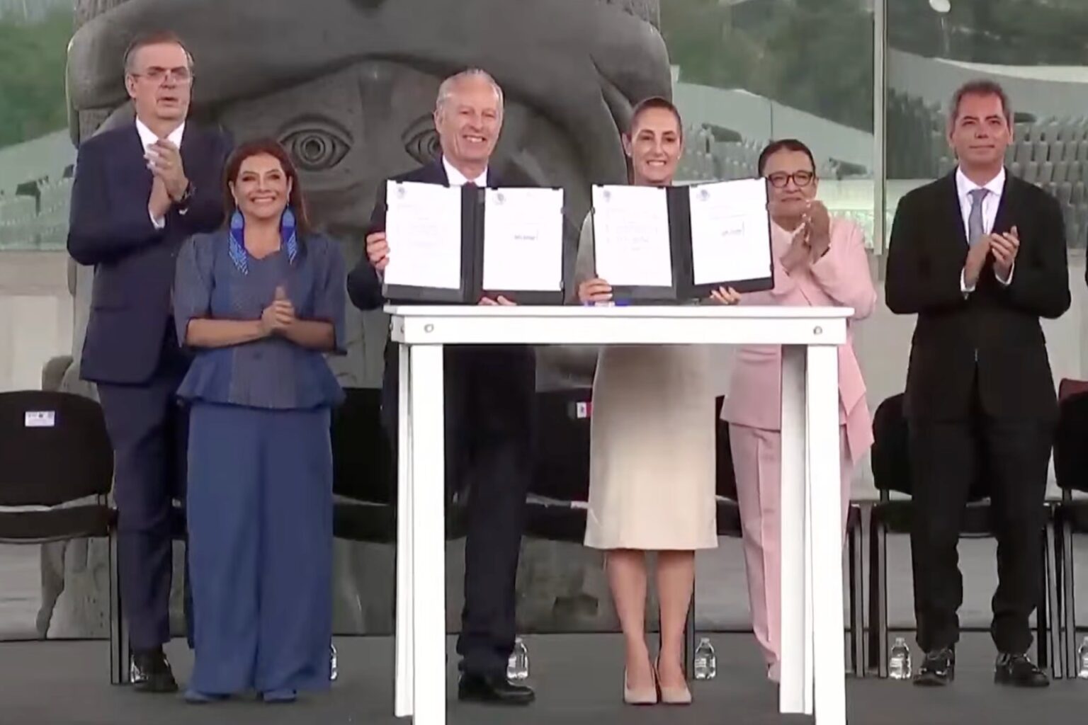 México anuncia nuevas reglas para acelerar la inversión y facilitar trámites