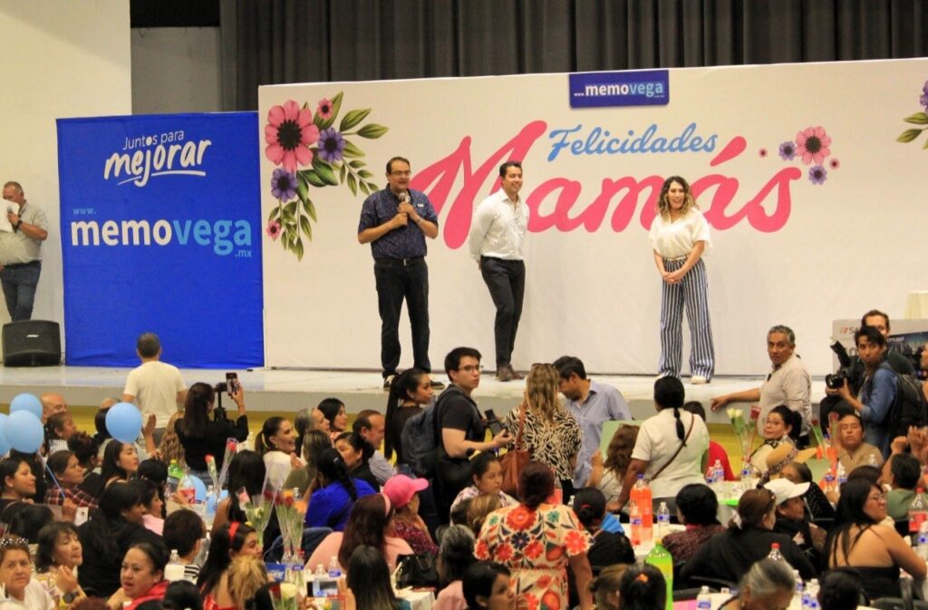  Memo Vega festeja a las Mamás Sanjuanenses