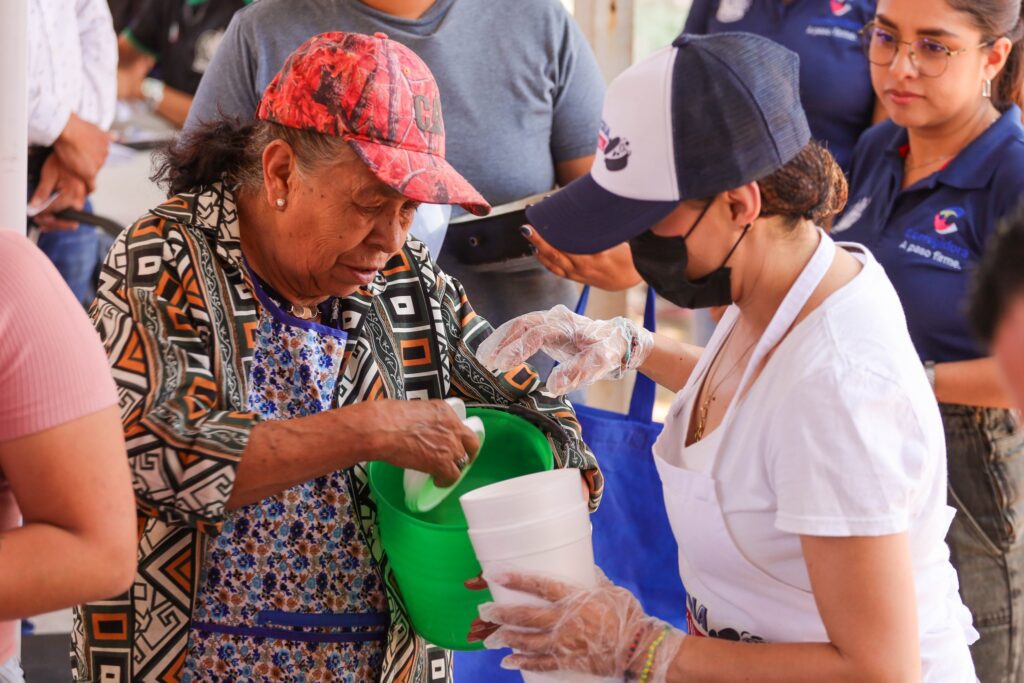 Cocina Móvil entrega alimentos en Purísima de La Cueva