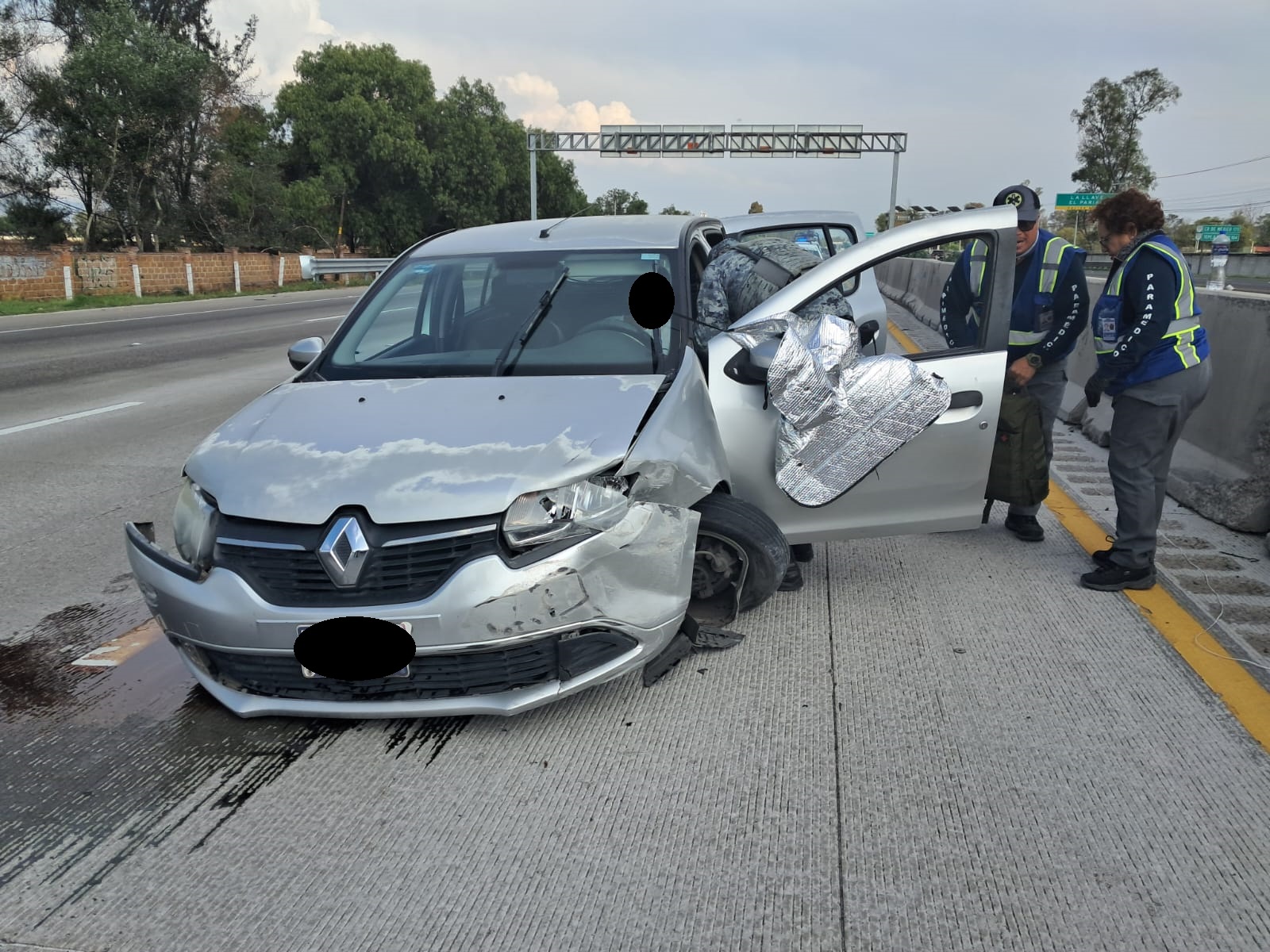 Choque en la México-Querétaro deja una lesionada