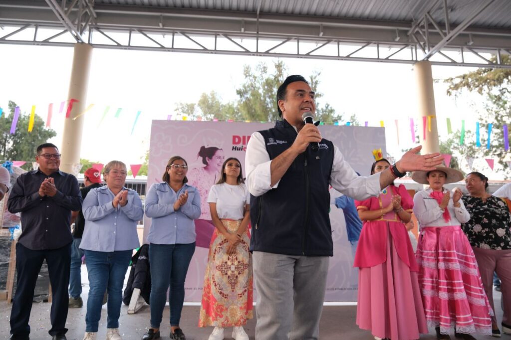 Luis Nava encabeza festejo para familias en Huimilpan