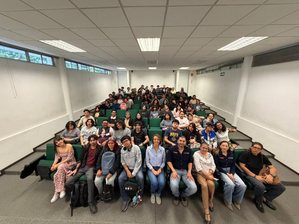 Inaugura López Birlain Plaza Comunitaria del INEA