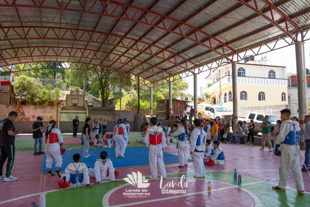 Taekwondo destaca en Feria Agua Zarca 2026 en Landa