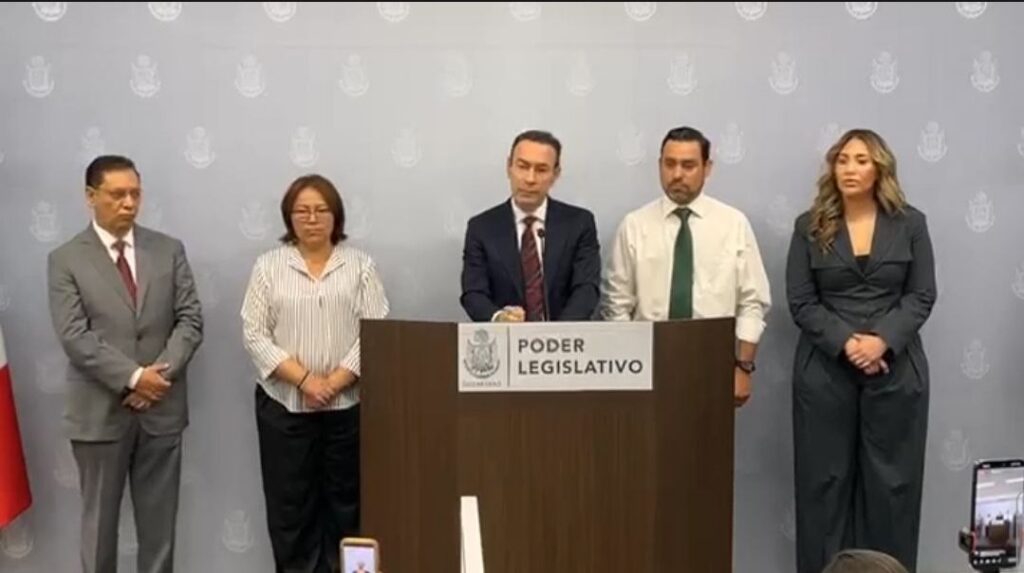 Arturo Maximiliano: Ruptura por veto a Ley de Identidad