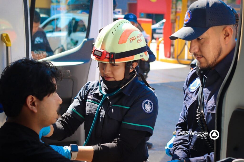 Motociclista sufre caída en carretera a Tequisquiapan